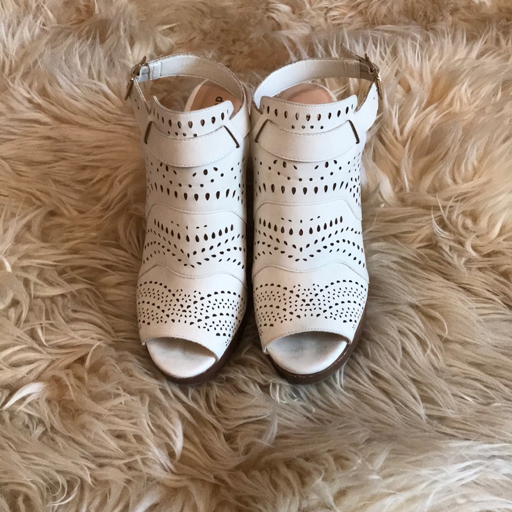 Dollhouse Cut Out Wedges! - Picture 2 of 6